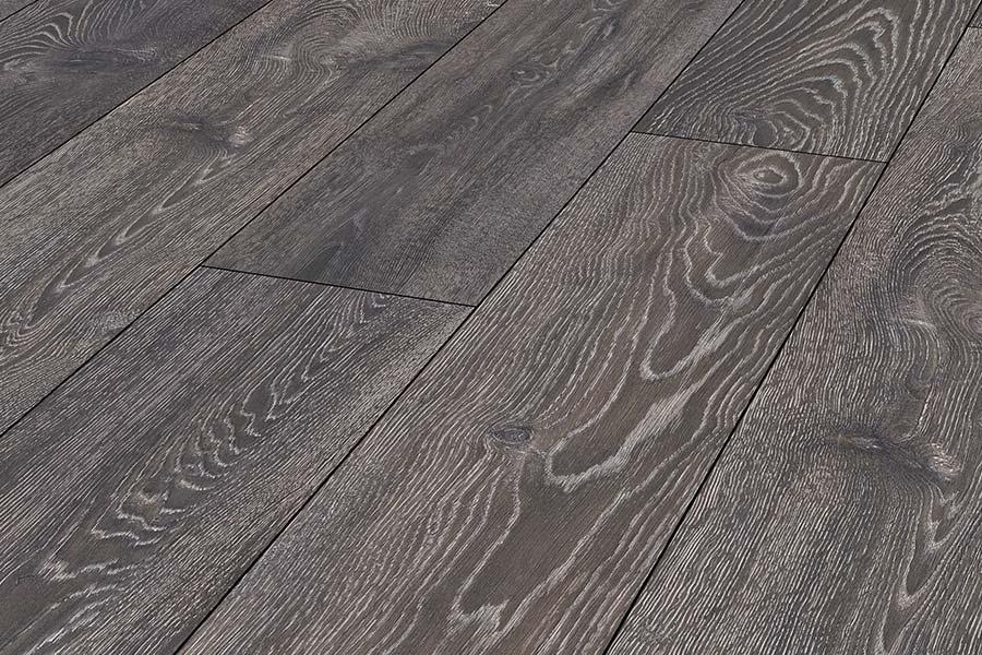 Series Woods 12mm Laminate Flooring Umber Oak
