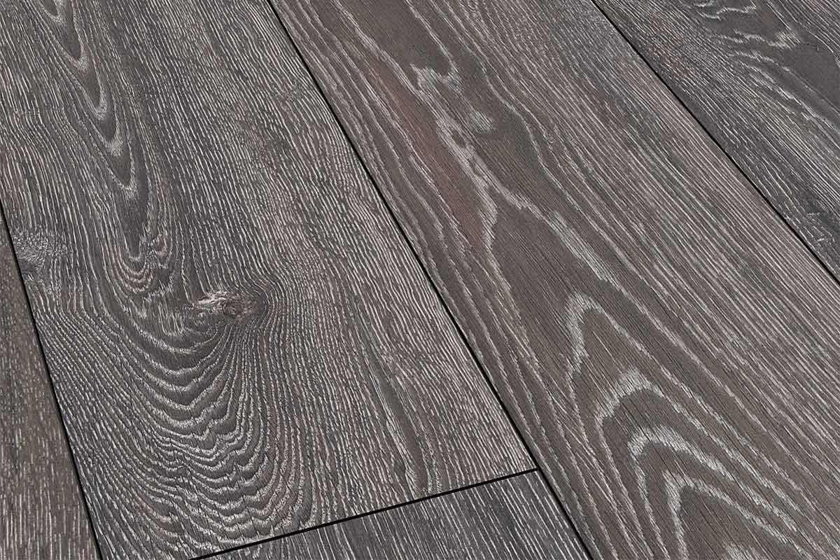 Series Woods 12mm Laminate Flooring Umber Oak