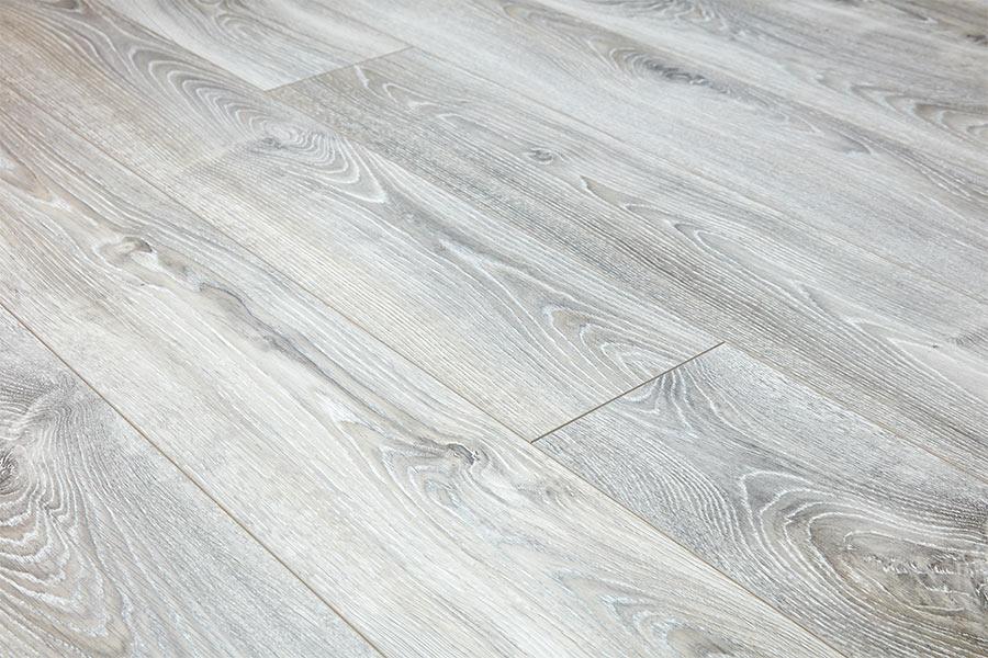 Vantage 12mm Laminate Flooring Highland silver Oak